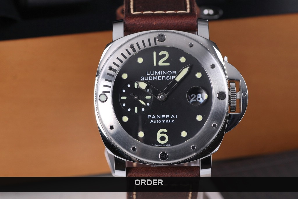 dong_ho_panerai_luminor_submersible_pam024