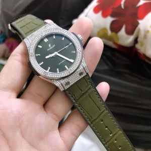 Đồng Hồ Hublot Classic Fusion 42mm Green Pave Diamond Titanium full độ kim Pave New Fullset 2021 vào tên khách