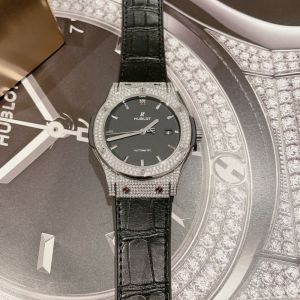 Đồng Hồ Hublot Classic Fusion 42mm Đen Pave Diamond Titanium full độ kim Pave New Fullset 2021 vào tên khách